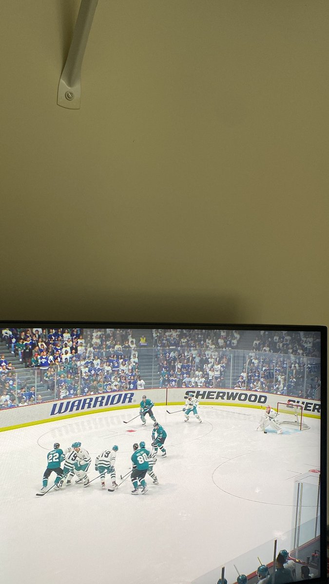 k1eetus's tweet photo. Didn’t know this was a defensive formation up 3-2 with 30 seconds left… Great game mechanics @EASPORTSNHL @EASPORTSNHL (Yes they tied it I’m the white team) https://t.co/99LOnsgvIU