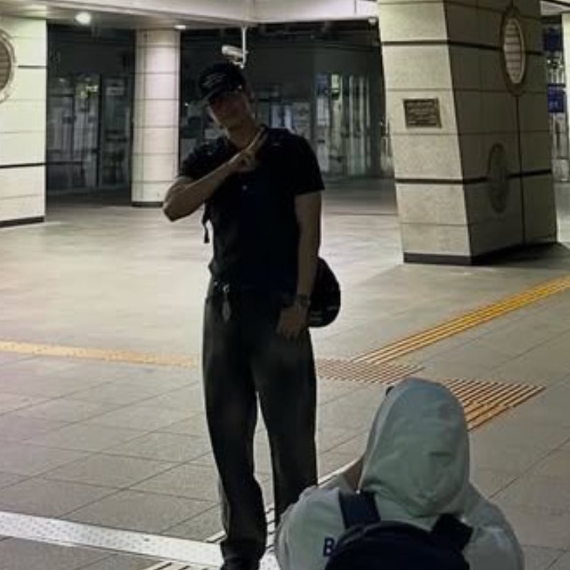 maesvto's tweet image. FOUR wonwoo sightings from a brand designers instagram 😭😭😭😭 thank u