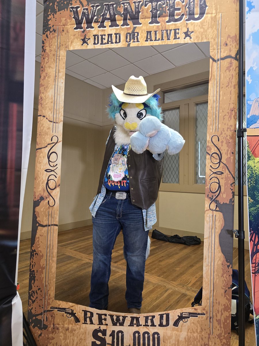 AquaTheFox's tweet photo. Thank yall #Furrytakeover 2025 for giving me another wonderful year and hope to see yall again next year https://t.co/HJiXyBjeSw
