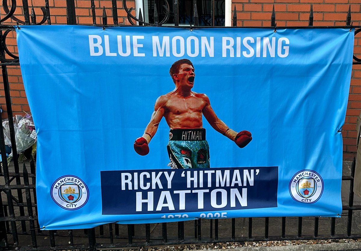 PhilChadwick81's tweet photo. A really humbling and emotional night at a balloon release in memory of Ricky Hatton at his gym this evening, so much emotion and a minute's silence followed by Blue Moon.
RIP Hitman, you'll be sorely missed.
#rickyhatton #RIPHitman #Hyde https://t.co/ZmTW48yQFZ