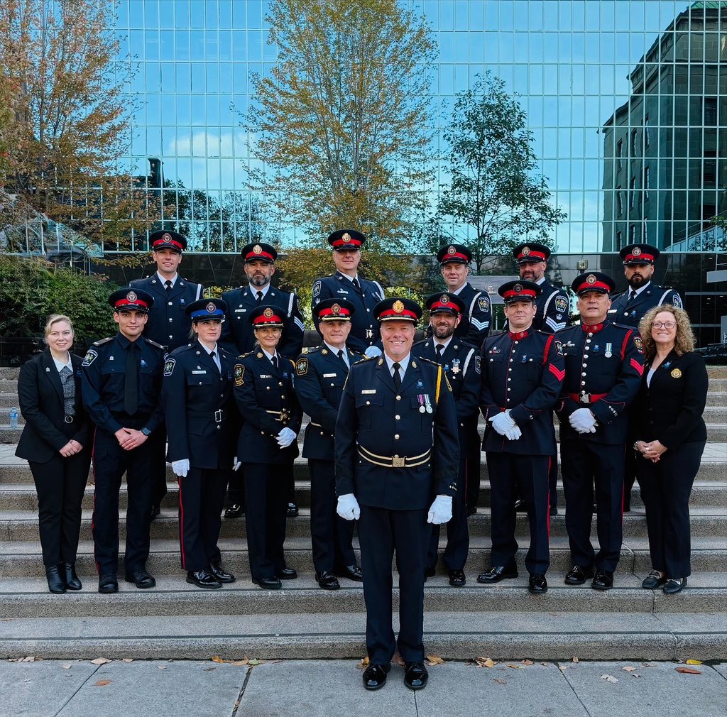 SouthSimcoePS's tweet photo. Today, SSP joined police services from across Canada on Parliament Hill to honour the 912 officers who made the ultimate sacrifice. We stand united in remembrance, paying tribute to their courage, their service, and their sacrifice. Forever remembered. Heroes in life. https://t.co/f9AI5JME8q