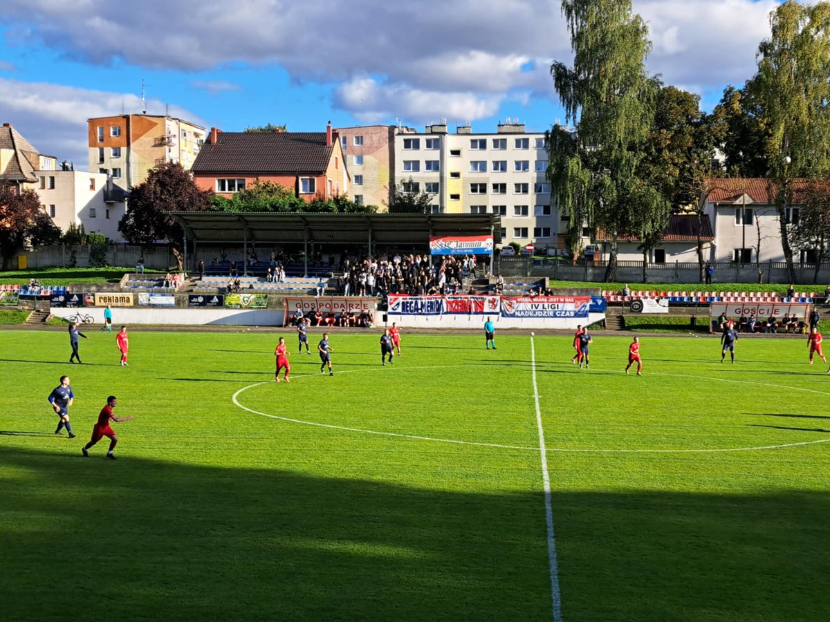 Dziś odwiedziłem rodzinne miasto. Rega Trzebiatów - Orzeł Łoźnica 4:0, kl. okręgowa. Fajny klimat, młynek w licznie około 70 osób. Dość aktywnie młodzież z Trzebiatowa w tematach kibicowskich ostatnio. Wczoraj wspierali w kilkanaście osób Kotwicę.