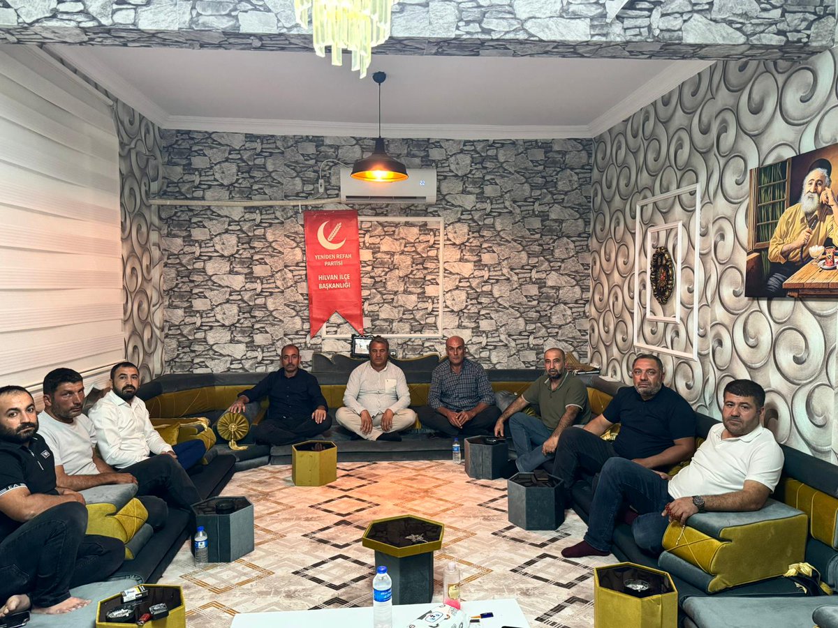 Yeniden Refah Partisi Hilvan İlçe Teşkilatı olarak Hilvan ilçe Sorumlusu Numan Lenger’in katılımıyla Haftalık toplantımızı gerçekleştirdik.Hayırlı uğurlu olsun İnşallah