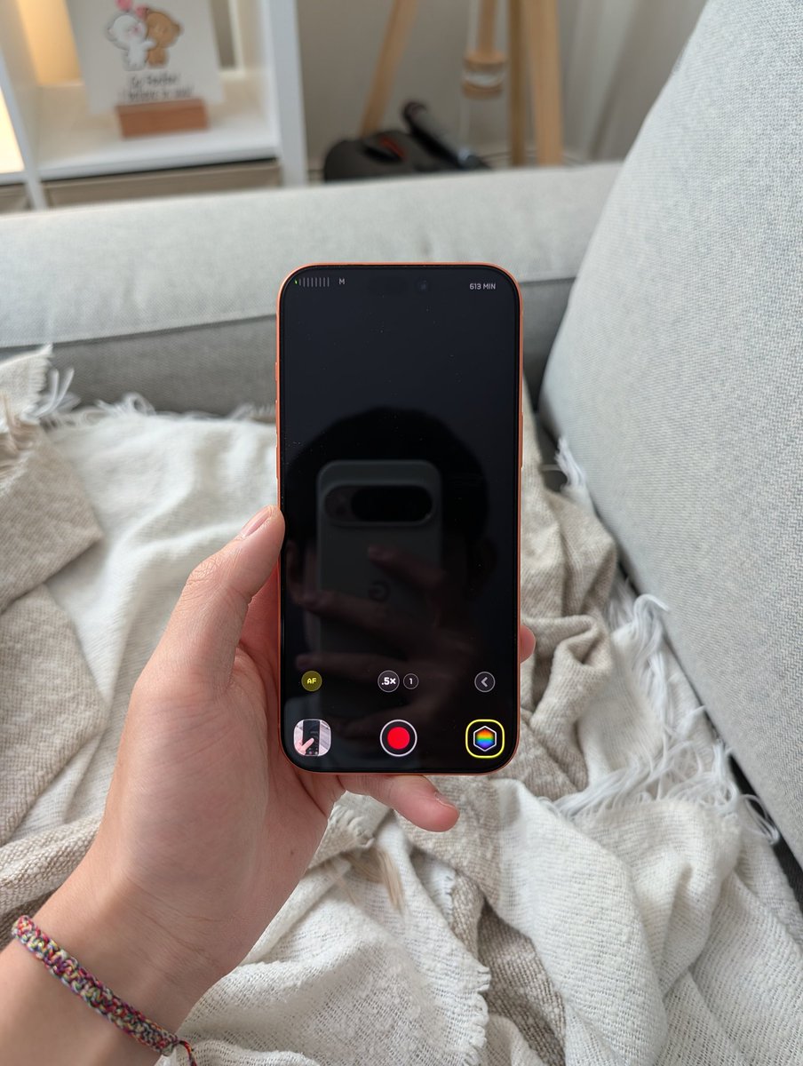 Damnnnn I thought it was just a bug that camera apps needed to update but my selfie camera isn't working with LOG video! Anyone else with this issue? 🤔