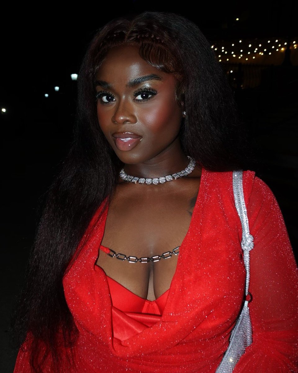 Glowing on that red dress 💃