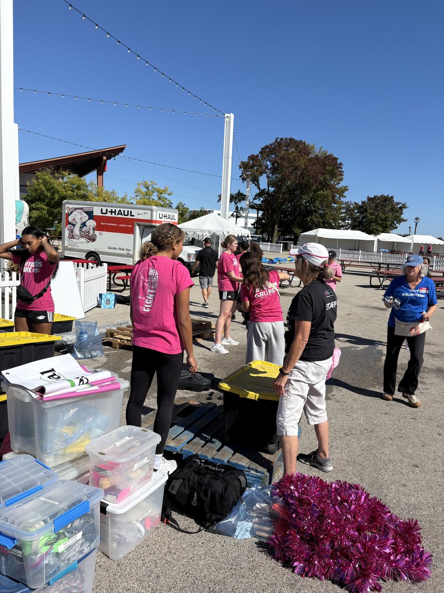 A WIN off the court is even better 💗We volunteered for the Susan G. Komen More Than Pink Walk this weekend  🎀

#MKEBasketball | #ForTheMKE