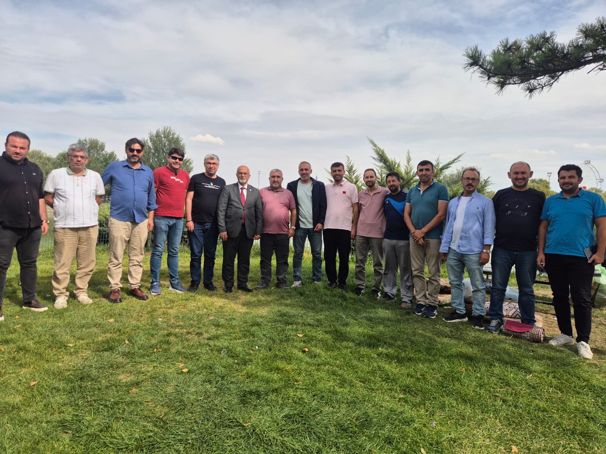 KHK'lı dostlarla yaptığımız kahvaltıya katılan <a href="/Liberalparti_TR/">Liberal Parti</a> genel başkanı sayın Zübeyir Gülabi'ye; KHK hukuksuzluğuna karşı gösterdiği samimi duruş ve KHK'lı mücadelesine katkılarından dolayı tüm KHK'lılar adına çok teşekkür ediyoruz. 
<a href="/Platform_KHK/">KHK'lı Platformları Birliği</a> 
<a href="/ZGulabi/">Zübeyir Gülabi</a>