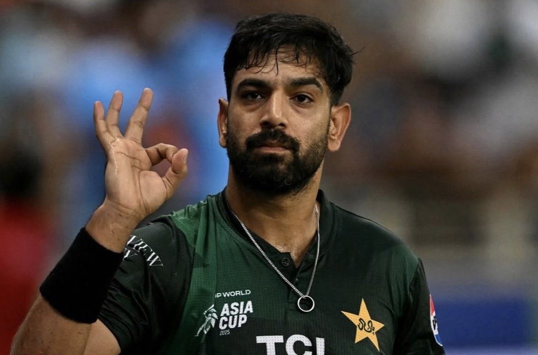 CyberCopHere's tweet photo. If cricket had an award for ‘Most Consistent Opponent’s Hero’ – Haris Rauf would win it in every match. Brainless bowler with ZERO cricketing sense, always delivering match-winning spells… but only for the other side 😂👏 👎🏻 

 #AsiaCupFinal #PAKvIND https://t.co/9Nbr8xQsAa