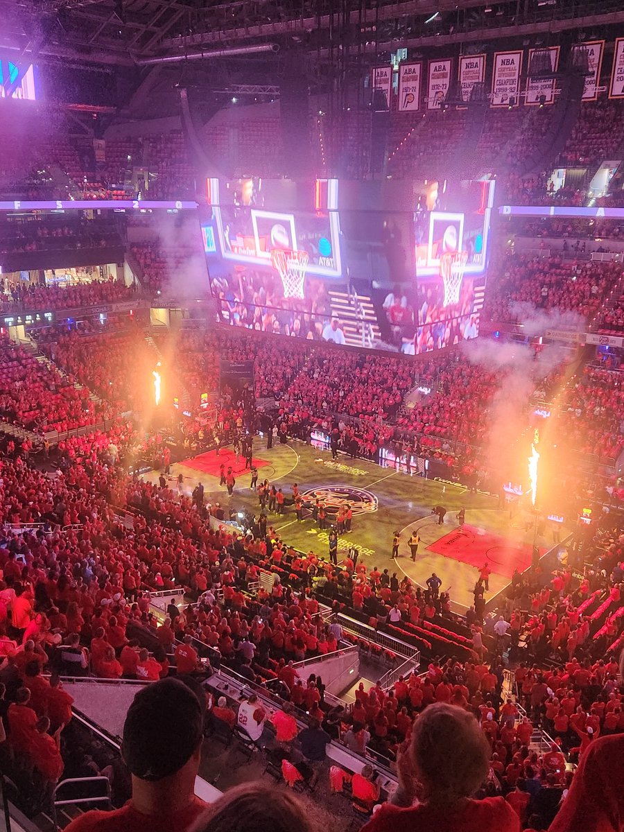 BillMorr4's tweet photo. @IndianaFever Playoff Basketball with @BraedenM2026 today! https://t.co/ZbxG3Y3DMh