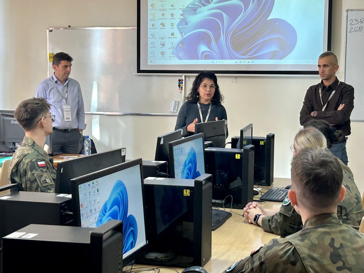 CUDZaragoza's tweet photo. Profesores @CUDZaragoza han participado esta semana en el evento #Emilyo #ErasmusMilitar "Tactical Teaching: Knowledge Sharing Workshops 2025" organizado por la Military University of Technology @WAT_edu de #Varsovia impartiendo talleres y conferencias @EUErasmusPlus https://t.co/hR10YUWbFR
