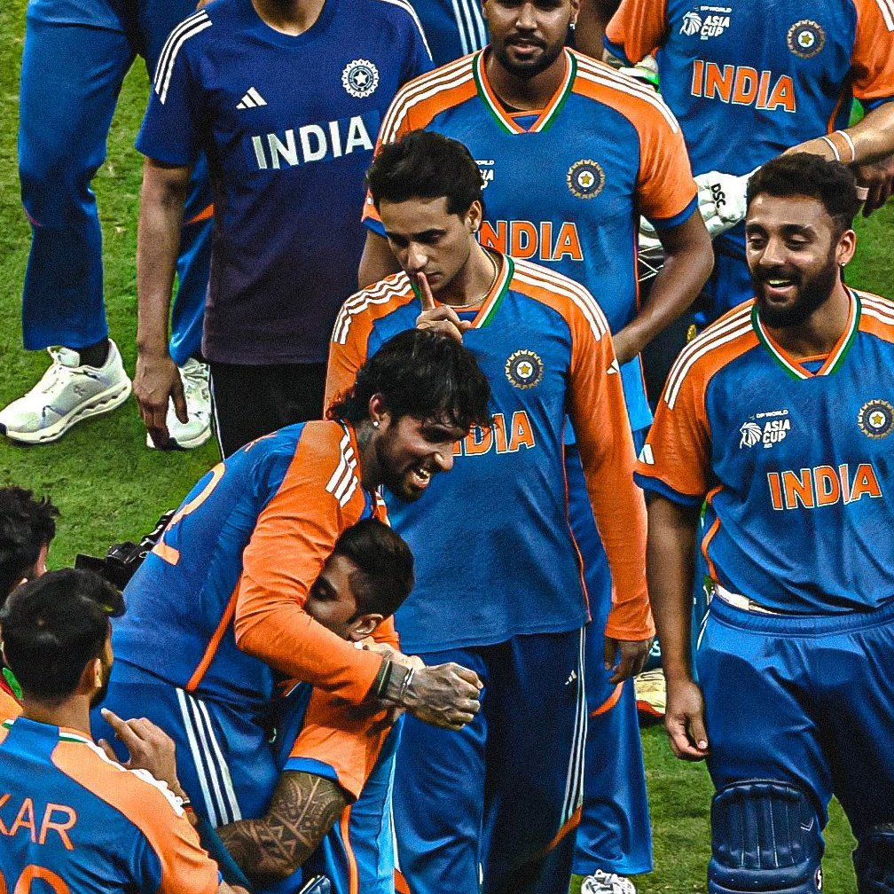 Abhi doing our own 🤫 gesture 🤣🔥