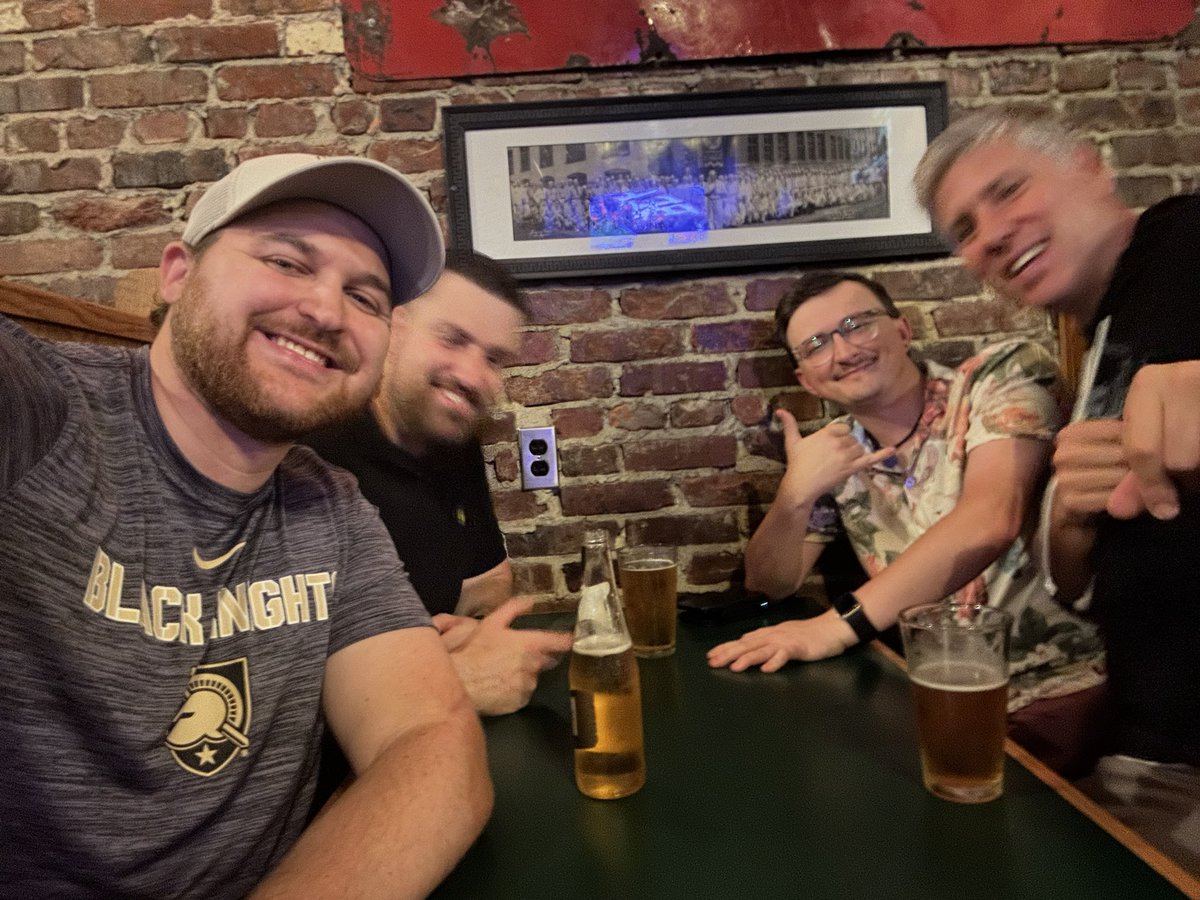 jacob_prail42's tweet image. Absolute blast this weekend in CoMo. Had a mini UMass homecoming, got to see my guys @ChrisPTucci @J_Draney @Burnham_Jay @Warren_Hayden1 @MattGoldstein_. (Shout out @_JeffLin_ for the Army gear). 

(Yes my selfie skills, not good).