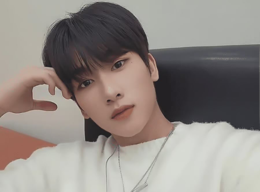 Lee Jaeeok (former MBK BOYS, Under19, Wild Idol) provided background vocals for Nouer Entertainment trainees Zhou Anxin, Zhang Jiahao, and Jung Hyunjun for their BOYS II PLANET star-level test performances!