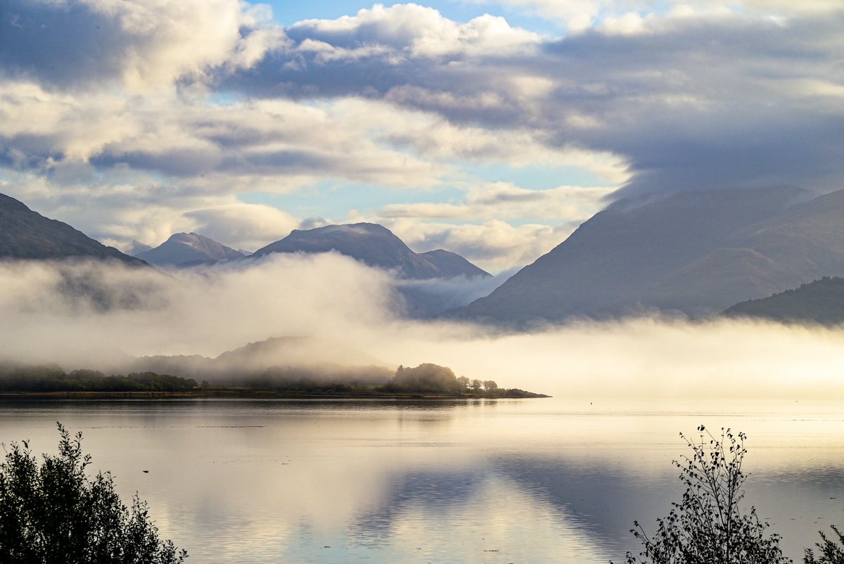 JUDITHM58257161's tweet photo. Tis the season of mist and mellow fruitfulness
Today at Loch Creran, Argyll and Bute
#Scotland #wildaboutargyll #mist #sunrise https://t.co/8Gih1bDkFB