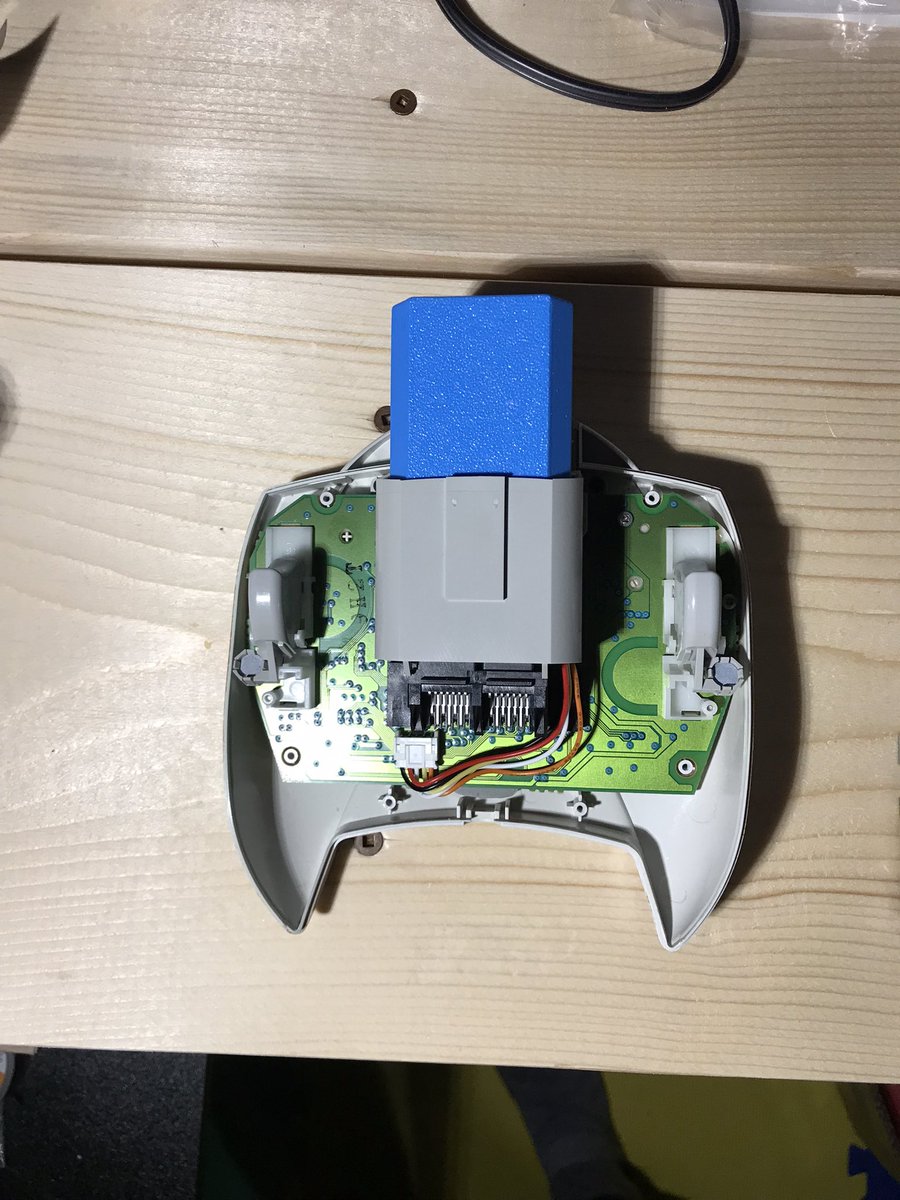 LinuxGameDotNet's tweet image. Wireless Bluetooth #Dreamcast controller prototype. Slight-to-no controller modification necessary.