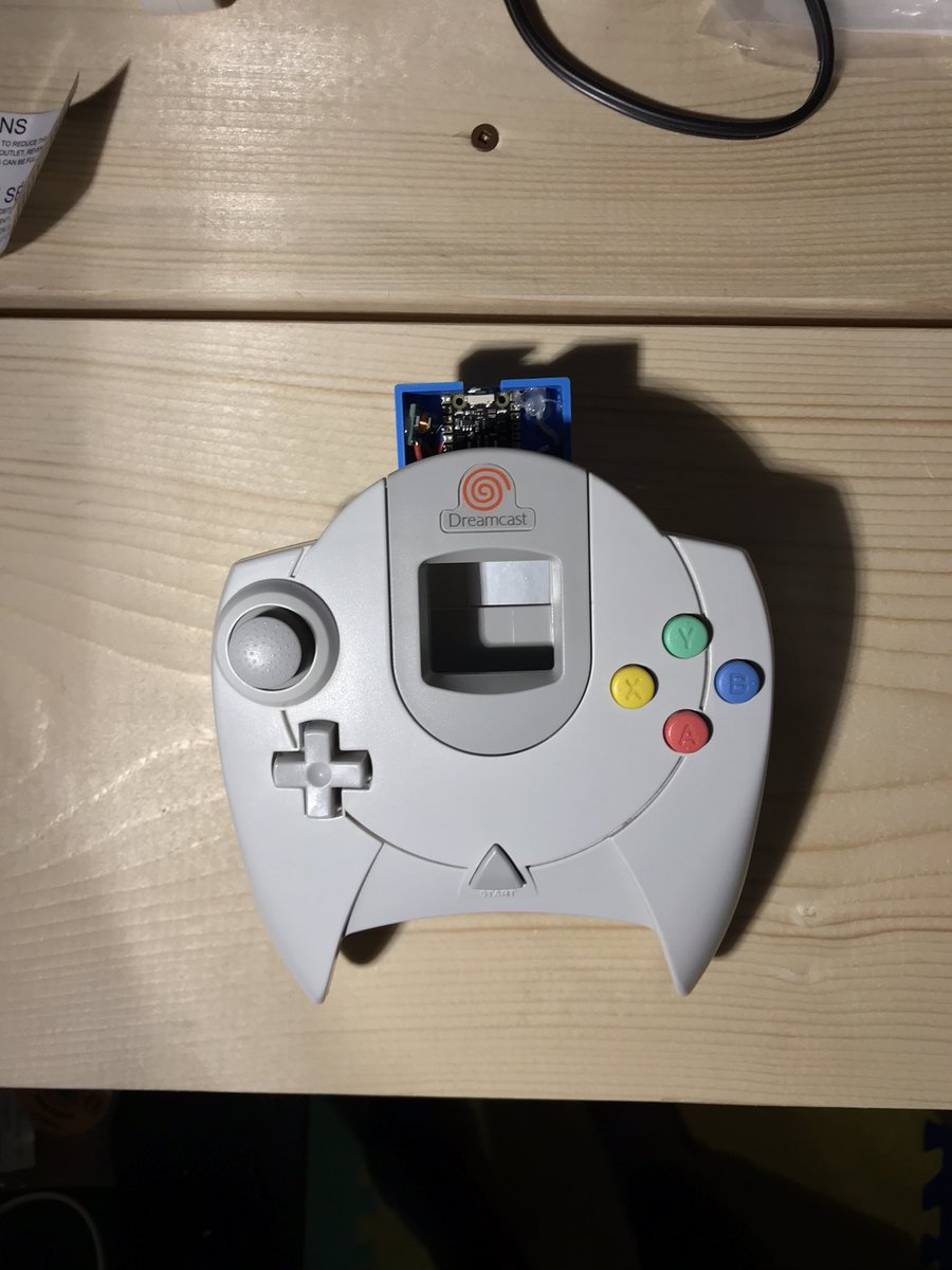 LinuxGameDotNet's tweet image. Wireless Bluetooth #Dreamcast controller prototype. Slight-to-no controller modification necessary.
