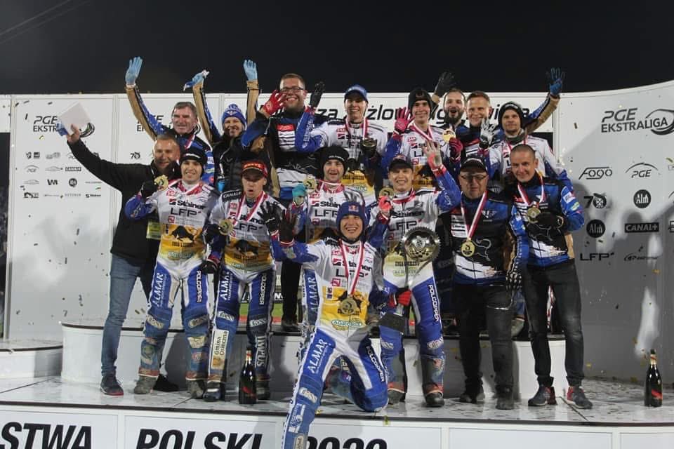 Aniak1938's tweet photo. Nie każdy może zdobywać tytuł Drużynowego Mistrza Polski cztery razy z rzędu… Dziękujemy @KS_Torun, ogromne gratulacje, zasłużyliście na to! Do zobaczenia w 2026, nowi Mistrzowie! #LUBTOR https://t.co/xHeG1ieOZL