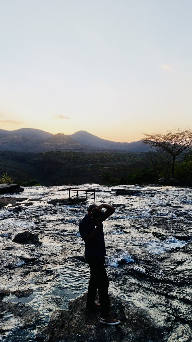 mhdhamad's tweet photo. Golden reflections on the Kimani River, cascading at Kimani Waterfalls  where the Kipengere mountains turn sunset into poetry. 🌄

 #SunsetMagic #KimaniFalls #ExploreTanzania https://t.co/9vKlTvuBgs