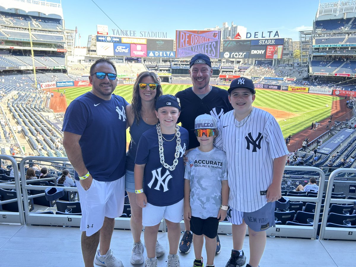 Trips410's tweet photo. Let’s go Yankees!!! #RepBx https://t.co/BrJBQ8tZyH