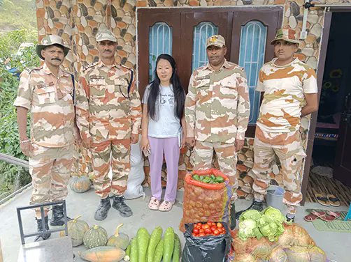 arunachaltimes_'s tweet photo. The 59th Battalion of the #IndoTibetanBorderPolice started procuring fresh #vegetables and #fruits from local self-help groups in #Nafra in #Bichom district on Saturday. This initiative is part of the Government of India’s Vibrant Village Programme. https://t.co/H6dHT8xyXW