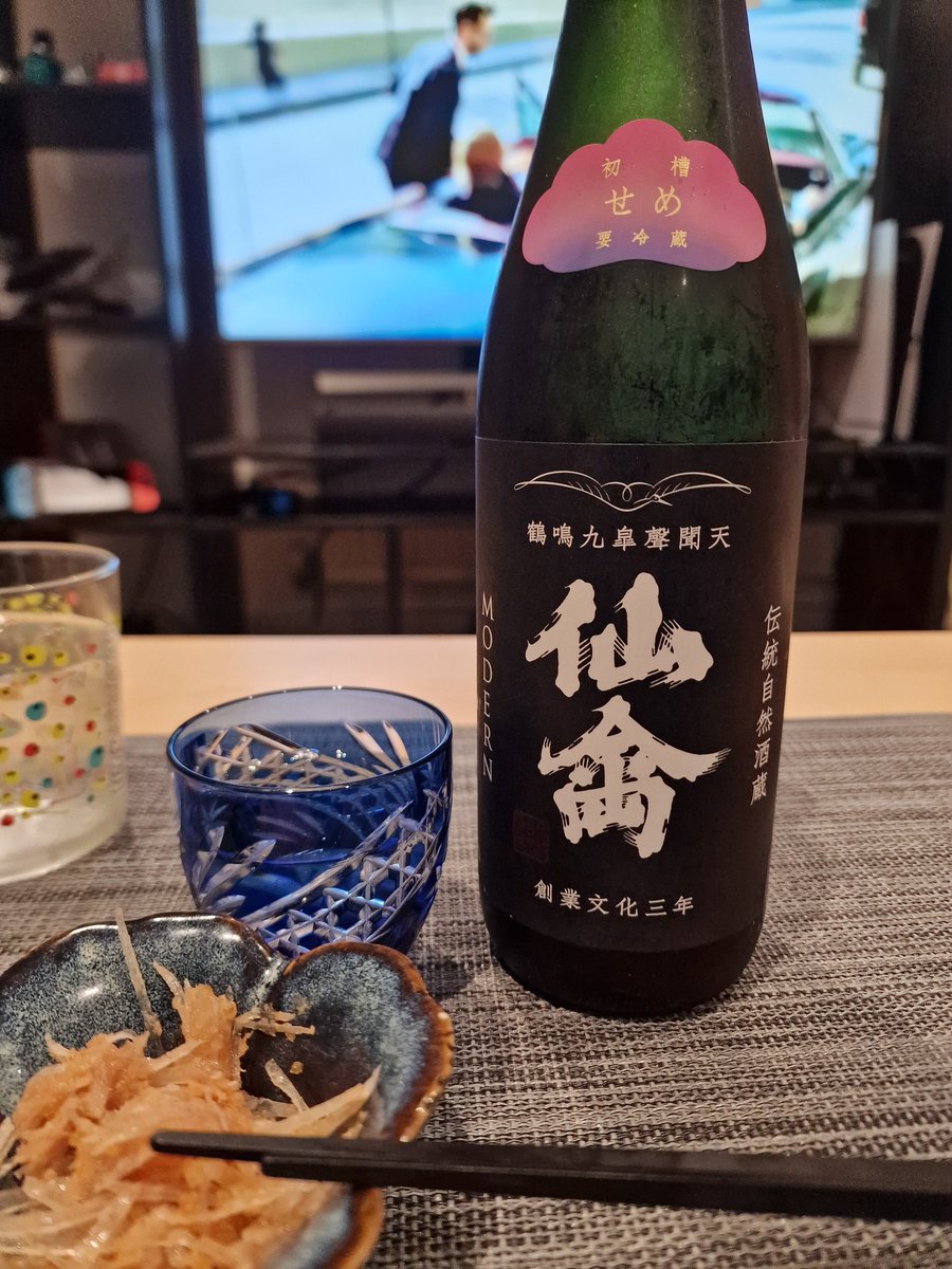 sho0629's tweet photo. ChatGTPとお話してたら日曜日終わってて草
「せっかくイギリスに住んでるのに休日を無駄にしてしまった！」って不安になってる人がいたら安心して欲しい。下には下がいるぞ🙂

一日の終わりに酒が美味かったから良しとしよう。終わり良ければ全て良し。 https://t.co/yuMTSqECuV