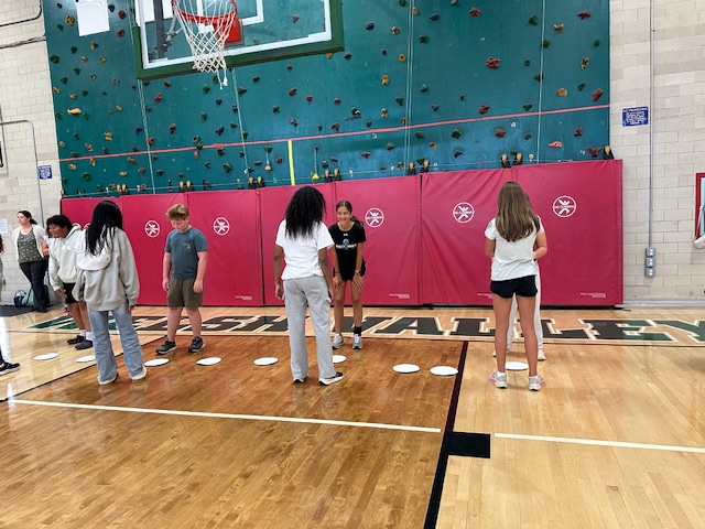 WVMSDragons's tweet image. 7th grade kicked off their first community event of the year with A &amp;amp; B teams coming together for some friendly competition! 🎉 Congrats to 7B on earning the first win of the year! 🏆 #WVMSDragons #CommunityBuilding #LMSD