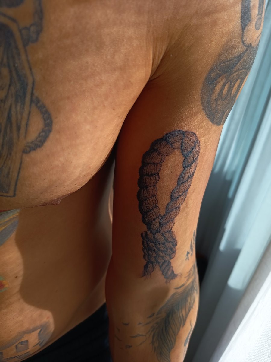 Federow_'s tweet photo. New Tattoo 😋💉💉💪🏾 https://t.co/3ekcnAwSIz
