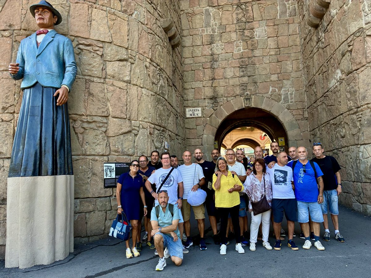 MoisesMoreno4's tweet photo. Sortida cultural al poble Espanyol, amb els usuaris de CDA de Montgat i activitat en hipica, recollida d'extercer per a l'hort, molt sstisfactòria. https://t.co/y5N10zI134