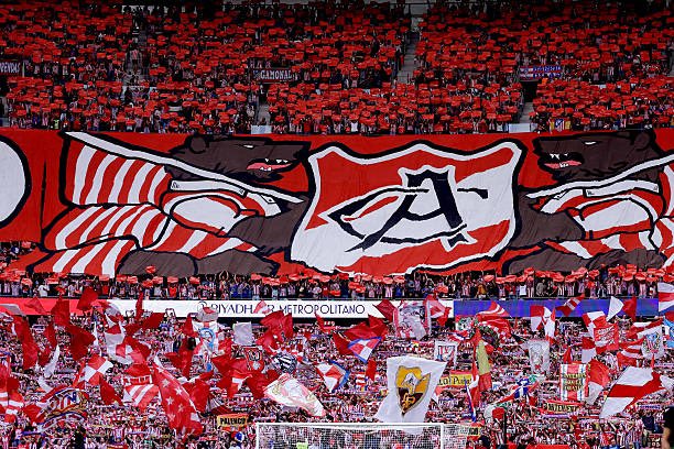 El primer gol lo metió el fondo sur. 

Frente y afición, Atleti campeón.