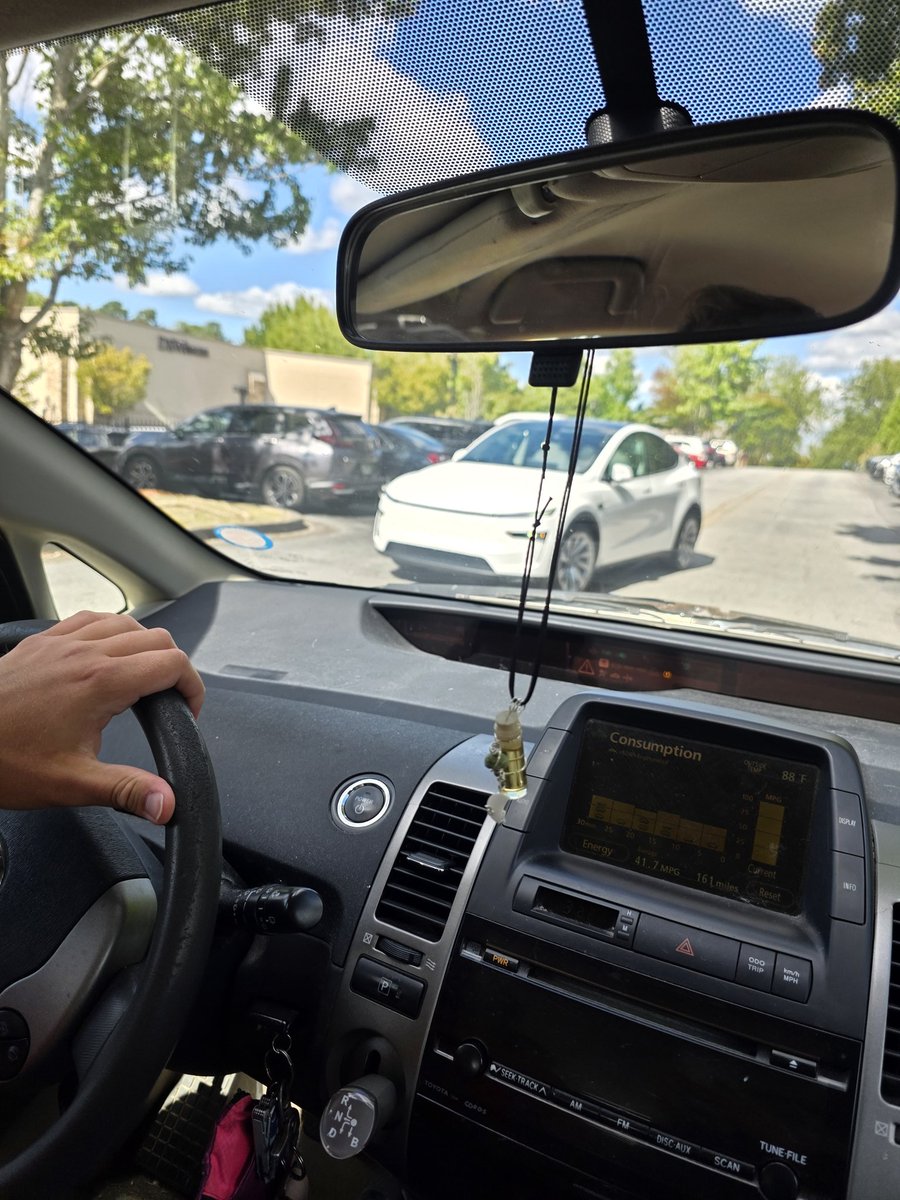 GraysonAri3l's tweet photo. Witnessed a Tesla pull out of a parking spot then drive past us in the lot... no one was in it... front or back.. is this legal or allowed??? Where is it going? https://t.co/zjajIs4u3Q