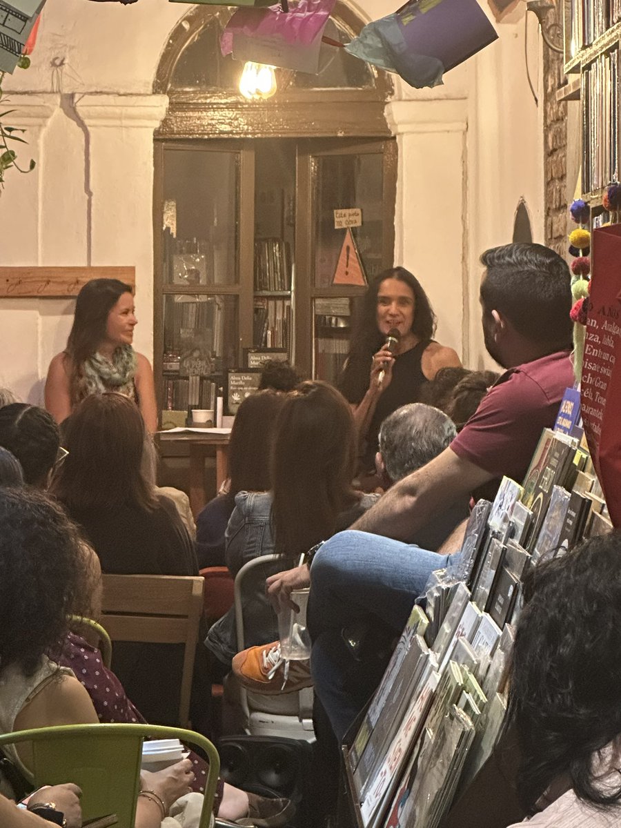 Julia Santibáñez tweet media