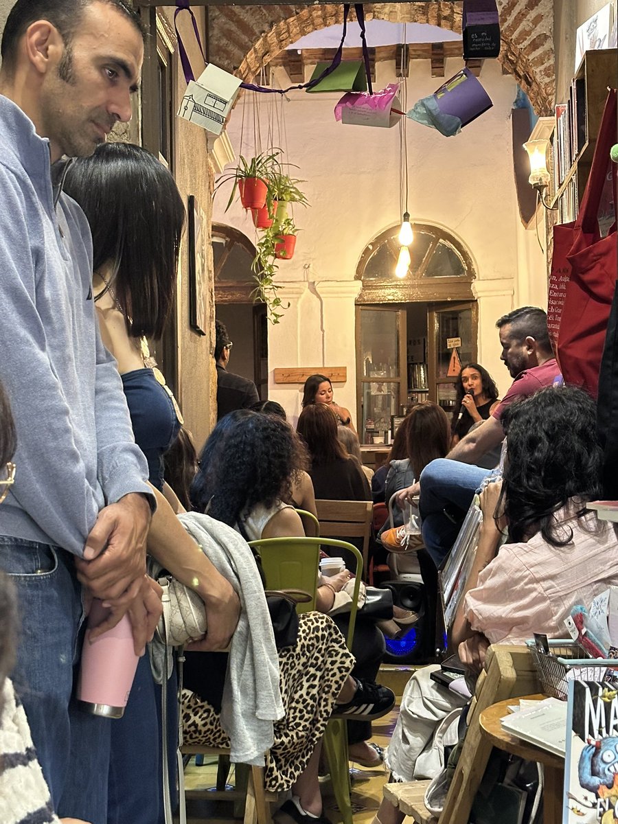 Julia Santibáñez tweet media