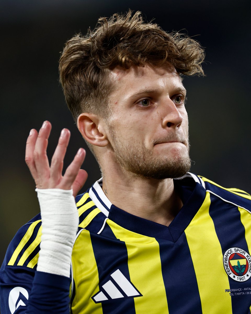Fenerbahce's tweet photo. ⚡ Golüyle skoru belirledi: Sebastian Szymanski. https://t.co/Sj7ZILbYPL