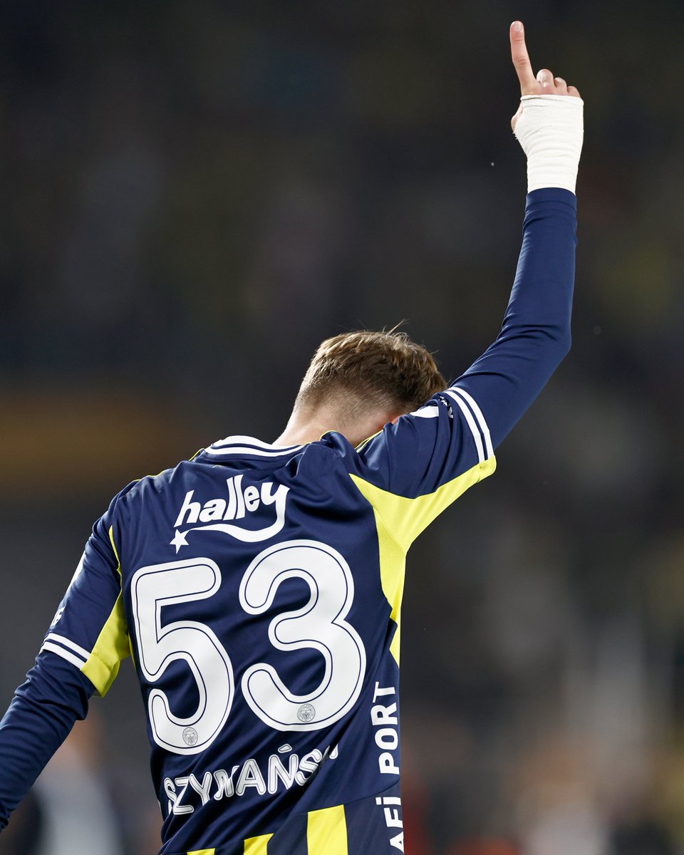 Fenerbahce's tweet photo. ⚡ Golüyle skoru belirledi: Sebastian Szymanski. https://t.co/Sj7ZILbYPL