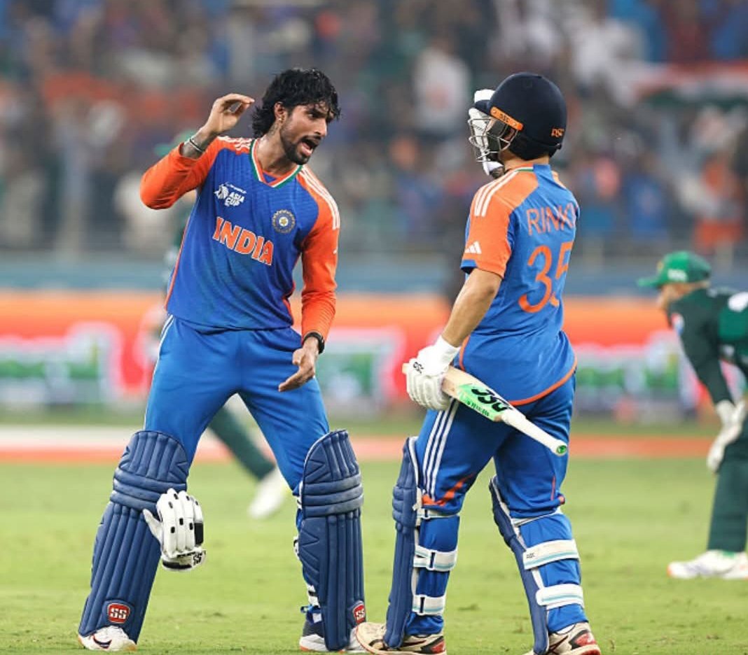 एशिया कप 2025 के फाइनल में भारत ने पाकिस्तान को फिर धोया 5 विकेट से जीता भारत";
भारत ने यह किताब 9 बार जीता
टीम इंडिया को बहुत-बहुत बधाई 🌹 
#INDvsPAK