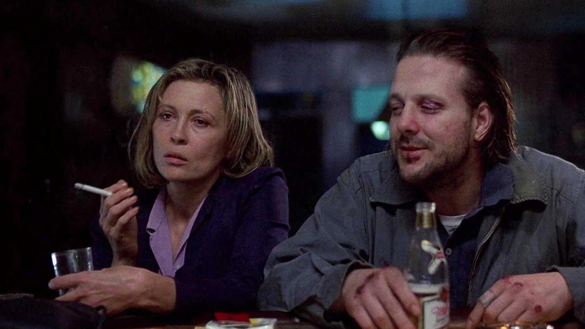 #CineDesdeElCamino

BARFLY (1987)
🌟🌟🌟🌟

Dir: Barbet Schroeder.
Mickey Rourke, Fayne Dunaway, Alice Krige, Frank Stallone, Jack Nance.

Libreto: CHARLES BUKOWSKI. ❤️❤️❤️

¿No les parece infravalorada y que hablamos poco o de ella?

Está en <a href="/Filmin/">Filmin</a> ❤️‍🩹

#VolverAEnamorarseDelCine
