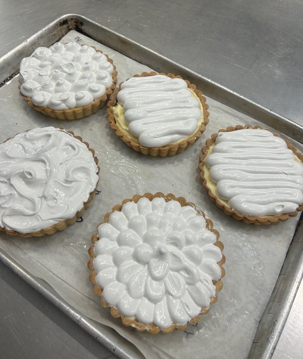 whiskingit_'s tweet photo. Passion fruit and lemon tarts💫 https://t.co/5U6UEzVaoT