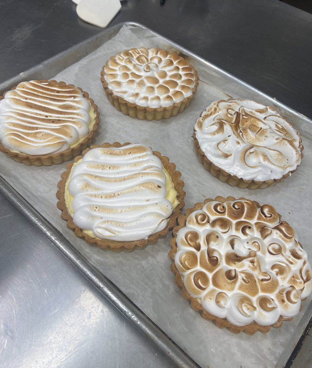 whiskingit_'s tweet photo. Passion fruit and lemon tarts💫 https://t.co/5U6UEzVaoT