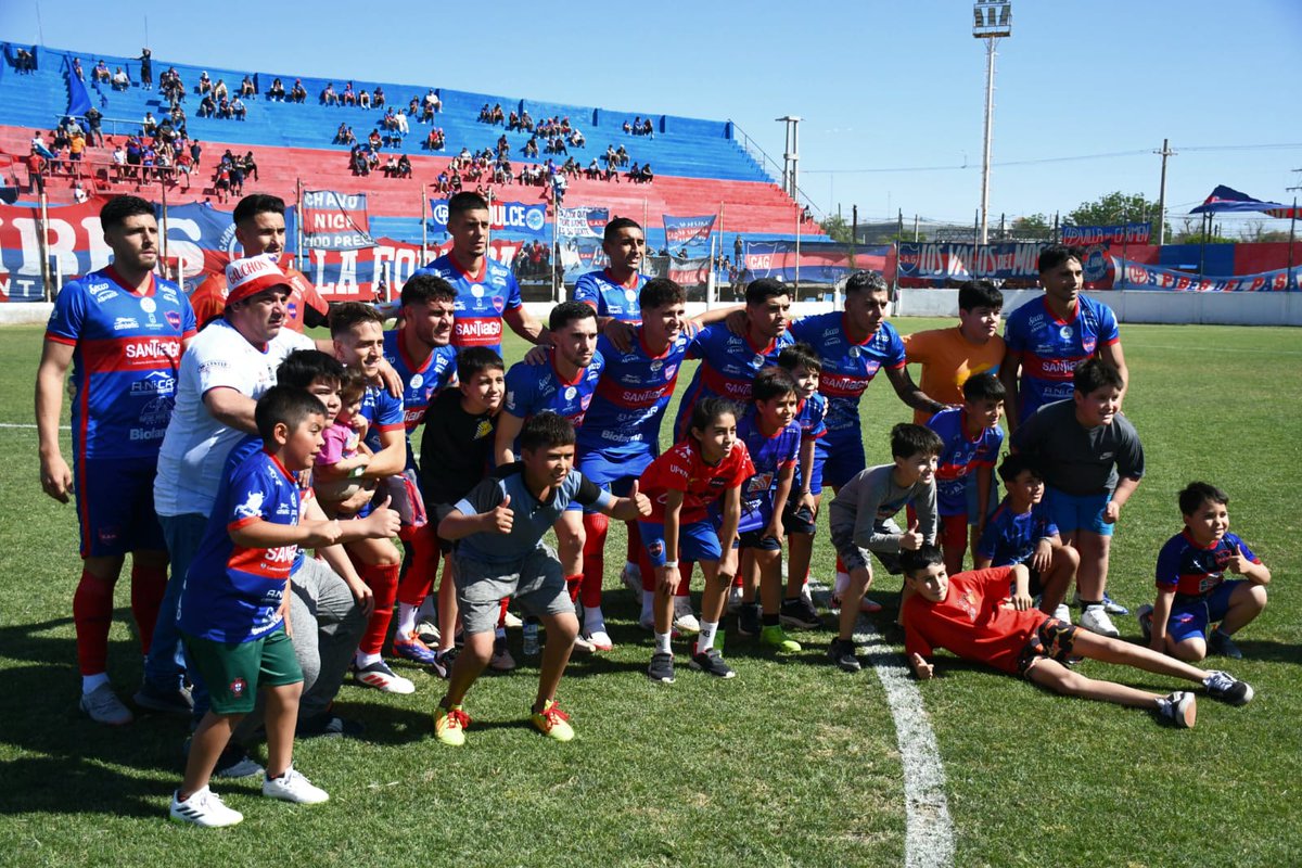 ClubAGuemes's tweet photo. [Primera Nacional]
Final del Primer Tiempo
@ClubAGuemes 1-0 @Oficial_CASM

#Fecha33
#VamosLosGauchos
#OrgulloSantiagueño https://t.co/kkgMa5xtWu