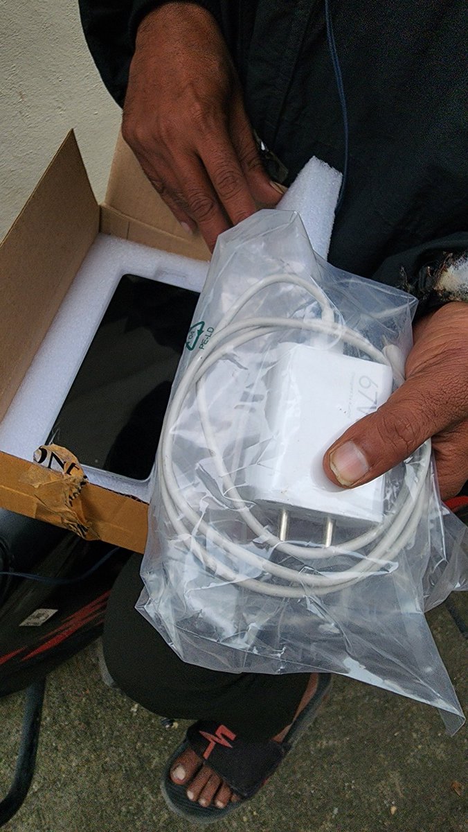 sundeepkanni's tweet image. They #OneAssist team picked up my phone for d 3rd time. N they took it to d same local repair shop, where they couldn&apos;t fix my phone after sending there 2 times n keep telling me it&apos;s an authorized service center🤦 Anyone in #Hyderabad will know it&apos;s not!
#INDvsPAK
#worstservice