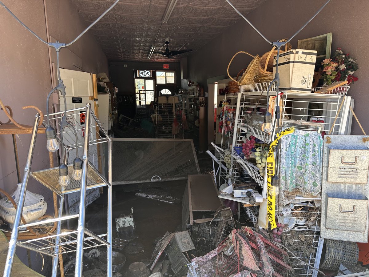 nicolemludden's tweet photo. The businesses in downtown Globe, AZ are absolutely devastated https://t.co/IYE6NP21JZ