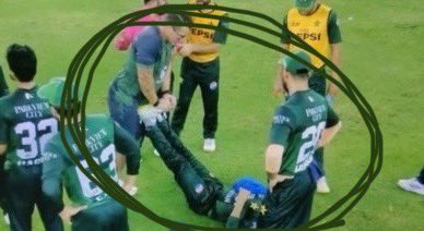 CloudswithRB's tweet photo. Jam ke धोया #India 🇮🇳 ne, #Pakistan और #Faheem का नाटक काम नहीं आया 🤣🤣
18 वें ओवर में साफ़ दिख रहा था के गेम को स्लो करने, और Indian बैट्समैन का मोमेंटम तोड़ने के लिए #FaheemAshraf ने पैर में क्रैंप का नाटक किया था.. मक्कारी खून में है, सही इलाज किया #TeamIndia
#INDvsPAK https://t.co/YwMYuvrvgr