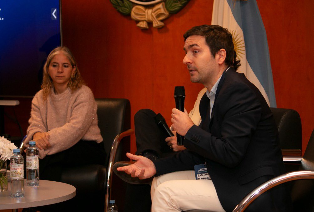 romanouks's tweet photo. 💡“Las voces del ecosistema COMEX”: conversamos sobre el rol estratégico y protagónico de AAICI (@PromocionARG) en la promoción y fortalecimiento de la 𝗶𝗻𝘀𝗲𝗿𝗰𝗶𝗼́𝗻 𝗶𝗻𝘁𝗲𝗿𝗻𝗮𝗰𝗶𝗼𝗻𝗮𝗹 de la producción de las empresas 🇦🇷

Lujo compartir panel con @cuenca_carolina. https://t.co/qcZMMPoHCX