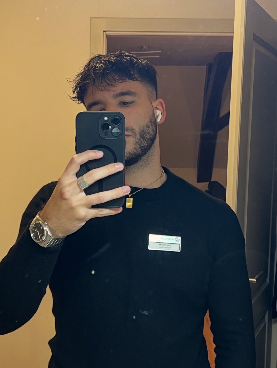 Callvaz1's tweet photo. De retour du travail 😭 https://t.co/xskJ4XTtq8