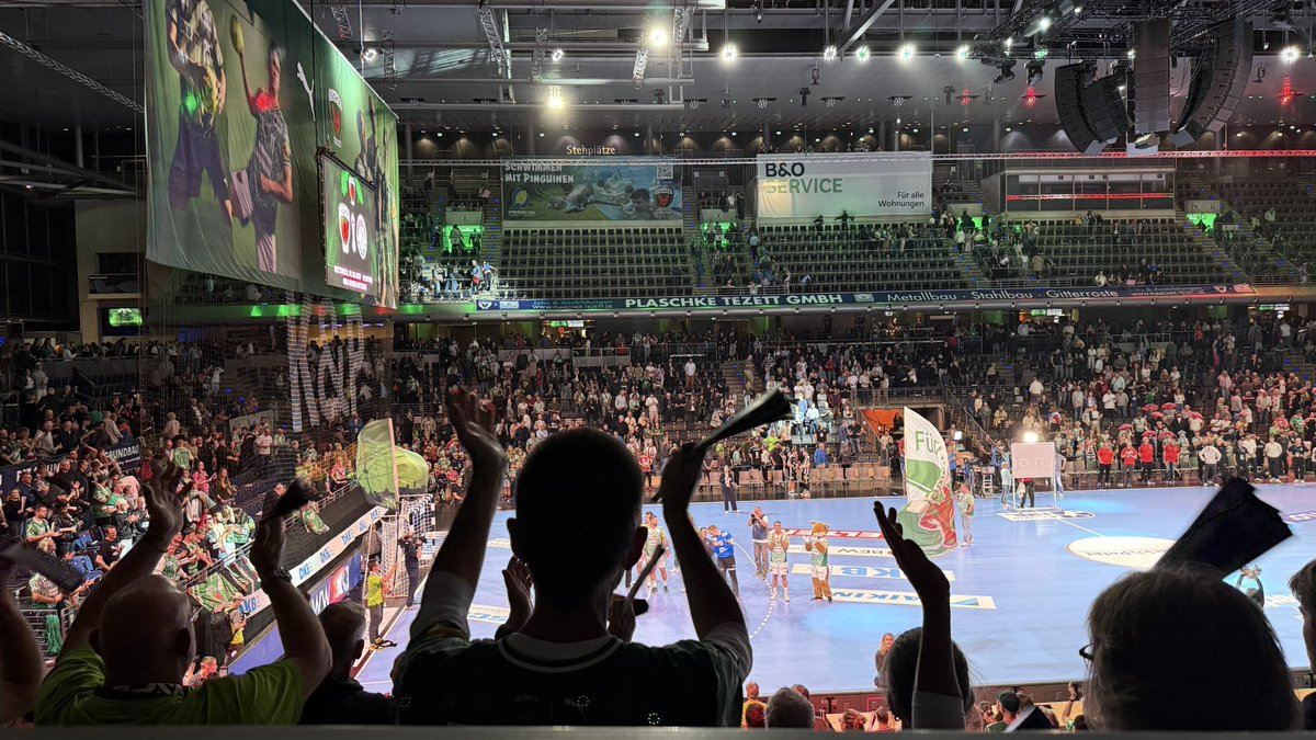 BenjaminDThomas's tweet image. Das war heute ein mehr als überzeugender Sieg der @FuechseBerlin! Herzlichen Glückwunsch 35:23 Heimsieg damit bleiben die beiden Punkte im #Fuchsbau! #unserrevier #fuechse #berlin