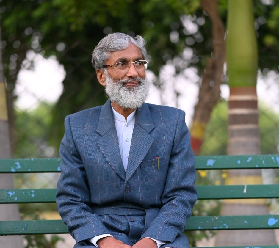 ਸਵਾਮੀ ਰਾਜ ਪਾਲ ਜੀ ਦਾ ਸਮਾਜ ਵਿੱਚ ਬੜਾ ਹੀ ਉਚਾ ਰੁਤਬਾ ਹਾਸਲ ਕੀਤਾ ਹੈ। ਲੱਖ ਲੋਕਾਂ ਦੀ ਇਹਨਾਂ ਮਦਦ ਕੀਤੀ।
#ISupportSwamiRajPal
#stopcorruption and #ArrestSarpanchSukhwinderSingh