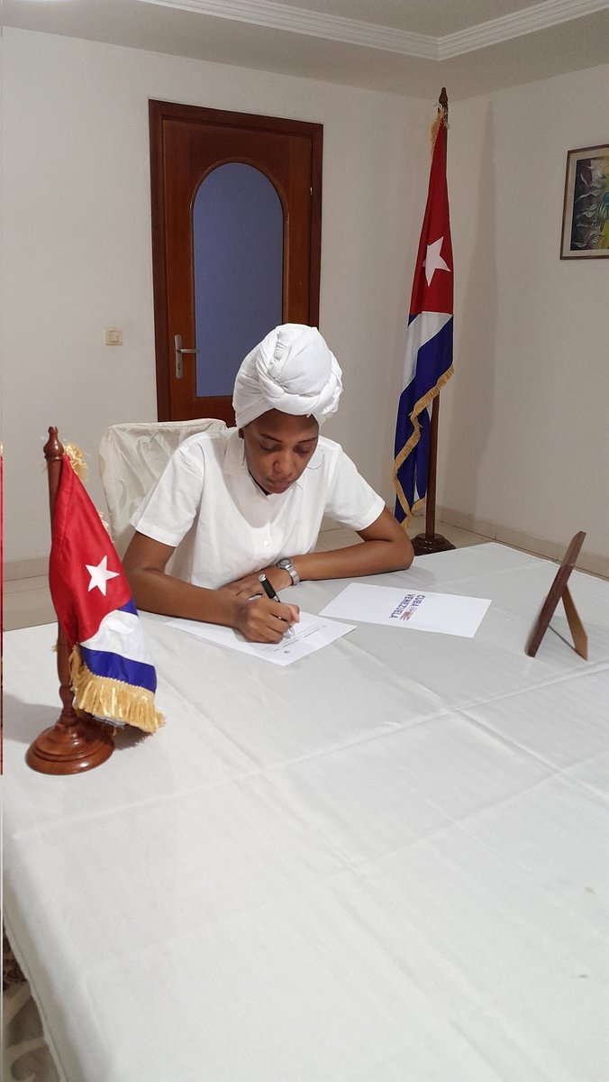 ✍️ El colectivo de la Embajada de #Cuba en #Senegal suscribió respaldo a Declaración del Gobierno Revolucionario en firme apoyo  al pueblo y Gobierno de #Venezuela 🇻🇪, ante las recientes amenazas a su soberanía.  

#CubaConVenezuela #ALCZondaDePaz
