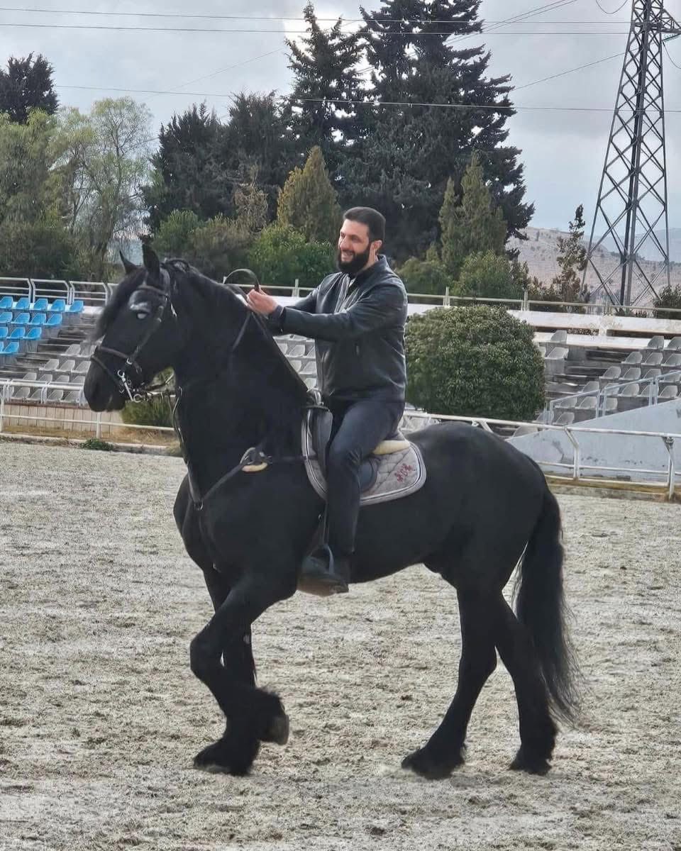 AlbasriDawoood's tweet image. لن يطهر لبنان إلا قمر بني هاشم الشامي وجياد بني أميه في انتظار اللحظة التاريخية… أبو محمد رجل المرحلة وكاسر أضلاع الفرس ومحطم المشروع الصفوي هو فارسها المنتخى …صبرا بيروت فيوم حريتك قريب…