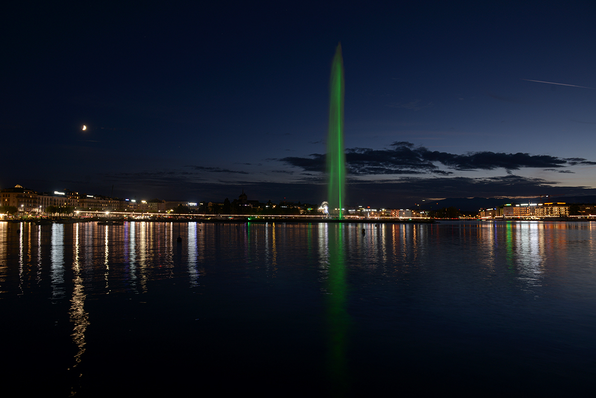 ReproRightsEUR's tweet photo. Geneva shines green on International #SafeAbortionDay! 💚
The iconic @LeJetdeau illuminated in support of reproductive rights.
Thank you @VilleDeGeneve and @SIG_Geneve for this powerful symbol.
#ISADinGeneva https://t.co/9lPYEVanuC