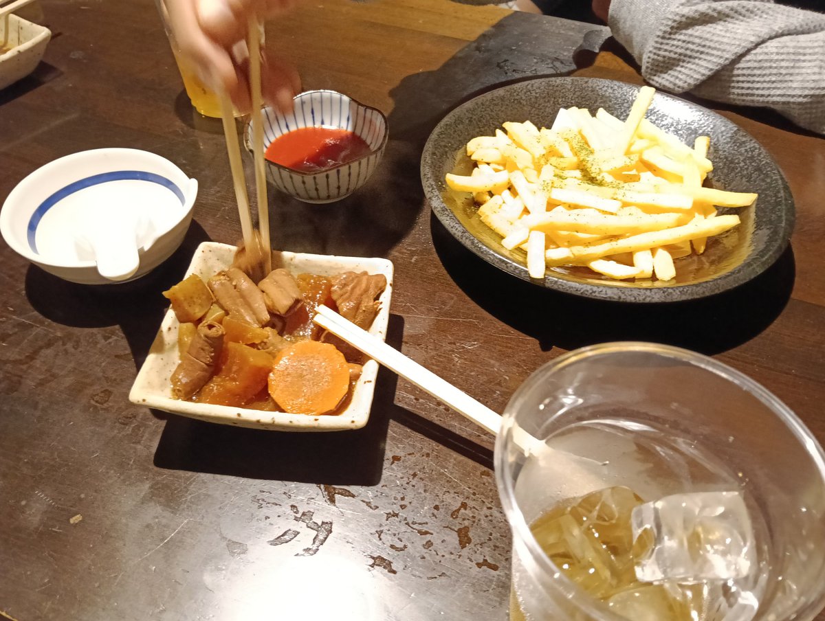 音楽イベントのため、メニューは主に４種しかなかったけど、相変わらず絶品料理を食べてきた！

ほんとに…
日本酒も美味いし…
店主と女将が良い人すぎるし…

美味い…